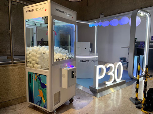 Huawei branded claw machine