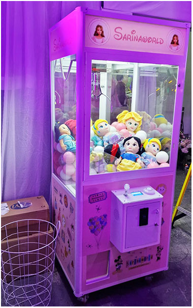 Batmitzvah Branded Prize Grabber machine available for batmitzvah and children's events